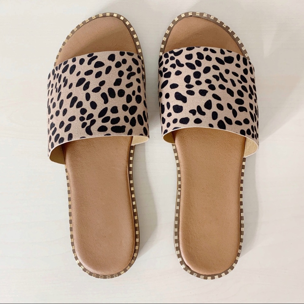 ✨NEW Mila Sandal- in Cheetah - Picture 2 of 6